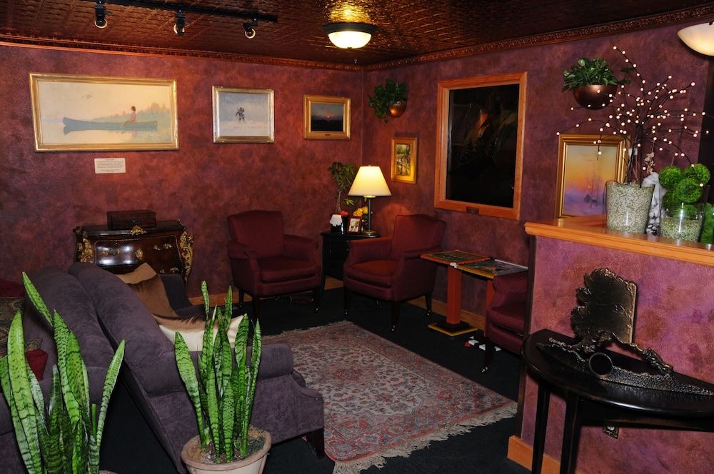 Pike's Waterfront Lodge 1