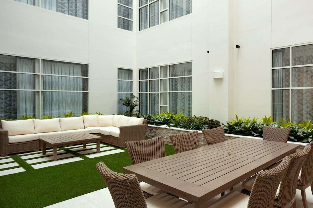 Embassy Suites Louisville Downtown 3