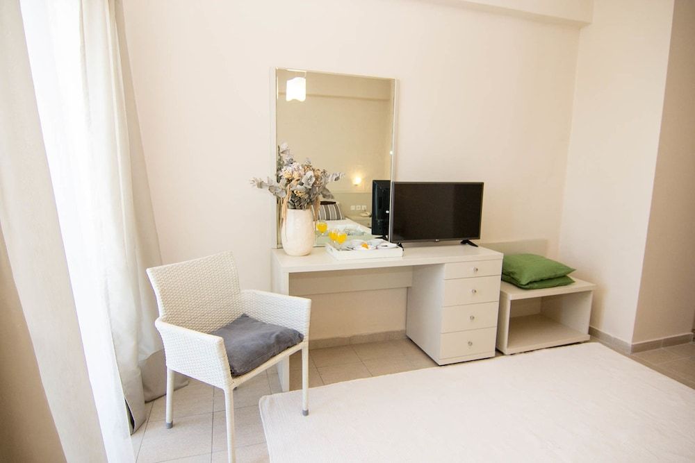 Eviana Beach Hotel 3