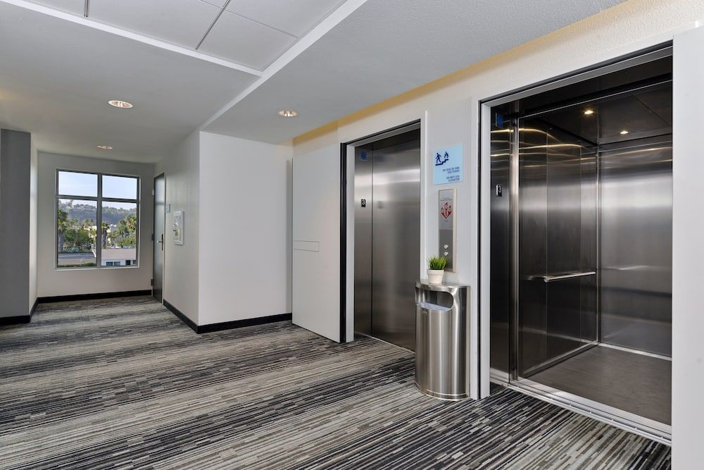 Holiday Inn Express San Diego - Mission Valley 2