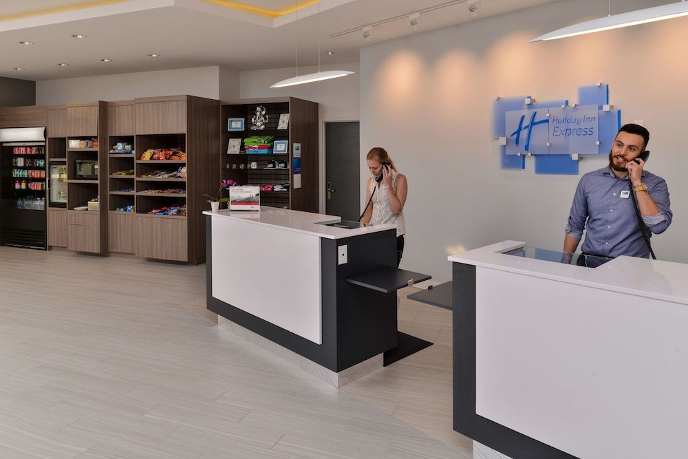 Holiday Inn Express San Diego - Mission Valley 3