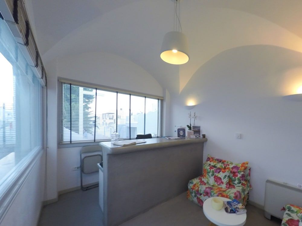 Central Fira Hotel 3