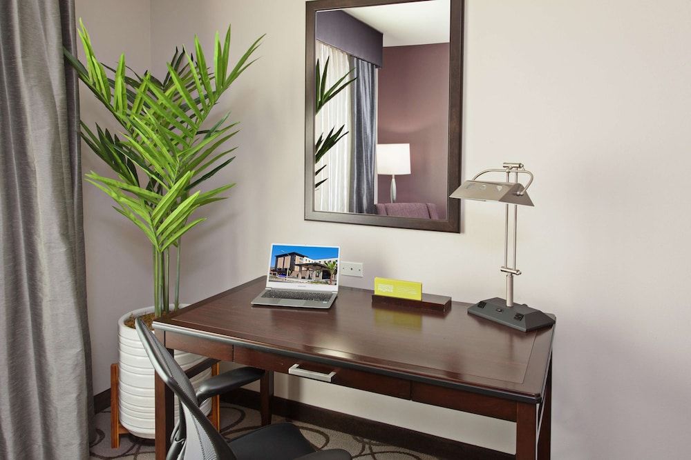 Hilton Garden Inn Irvine/Orange County Airport 3 Hilton Garden Inn Irvine/Orange County Airport 3