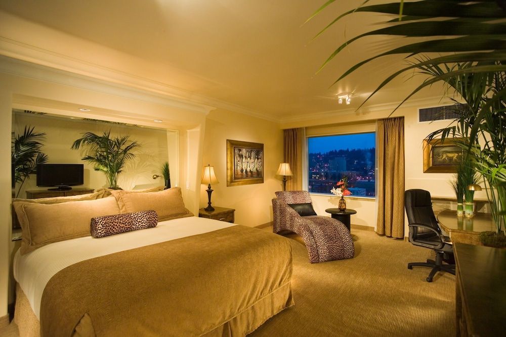 The Davenport Tower, Autograph Collection 3