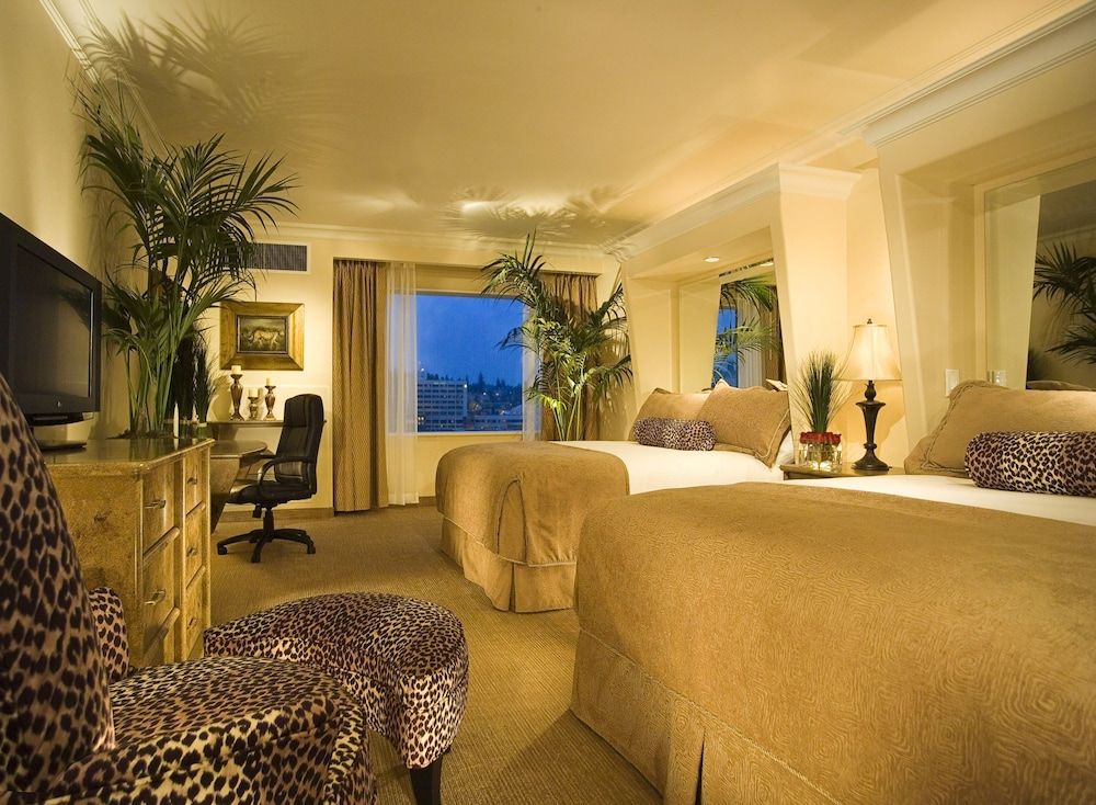 The Davenport Tower, Autograph Collection 2