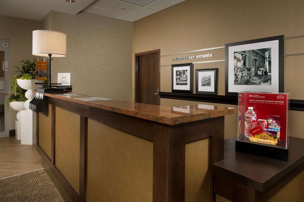 Hampton Inn & Suites San Antonio/ Market Square, TX 3