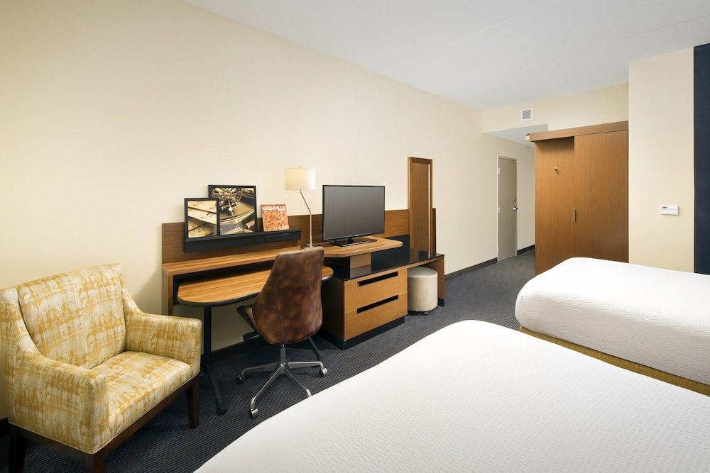 Fairfield Inn & Suites Nashville Downtown/The Gulch 2 Fairfield Inn & Suites Nashville Downtown/The Gulch 2