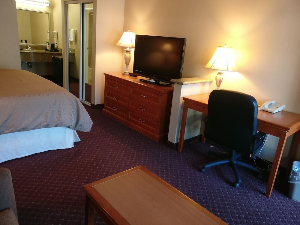 Burbank Inn And Suites 3