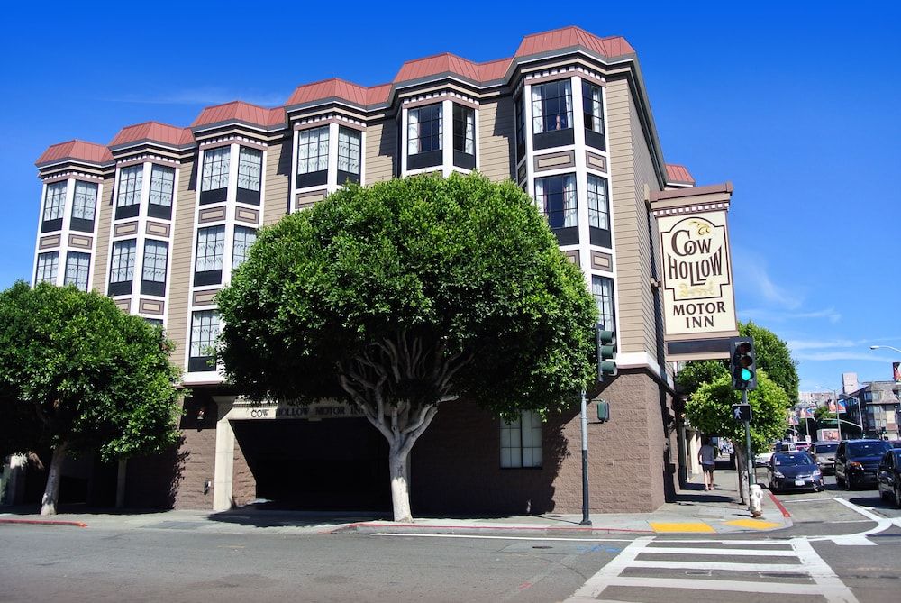 Cow Hollow Inn & Suites 1