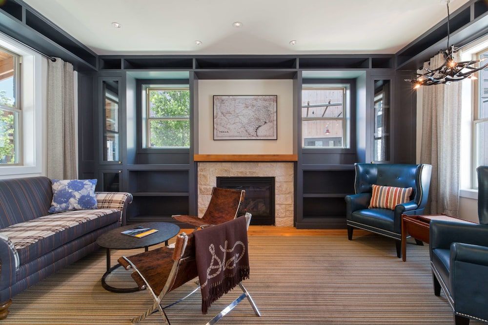 Lone Star Court, by Valencia Hotel Group 2