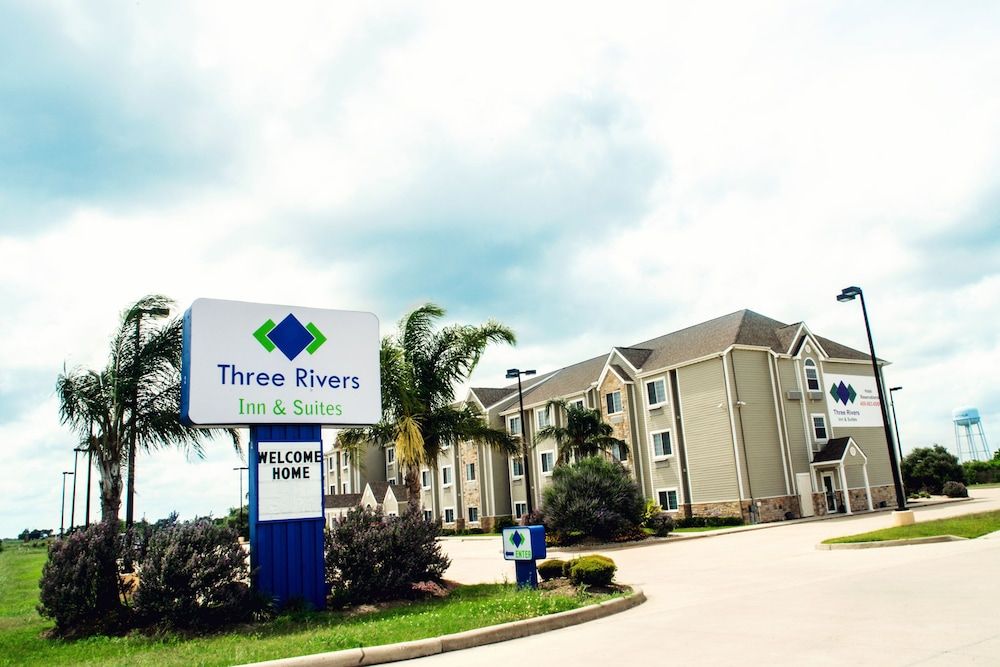 Three Rivers Inn & Suites 1