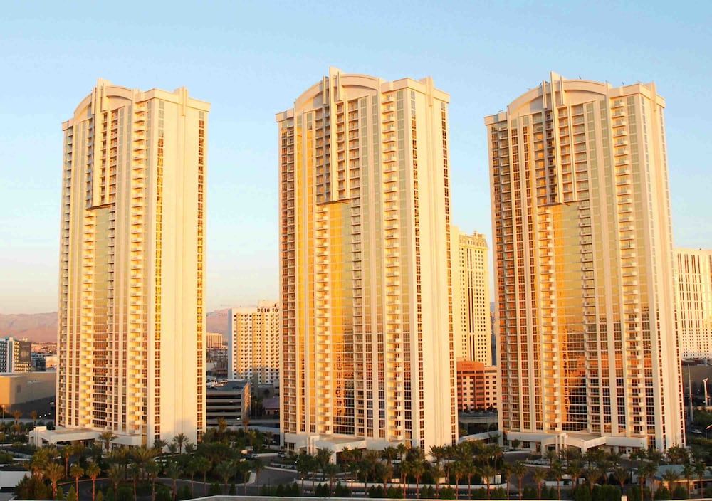 Jet Luxury Resorts @ The Signature Condo Hotel 1