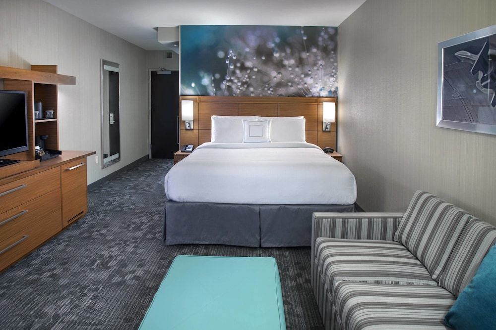 Courtyard Philadelphia South at The Navy Yard 3