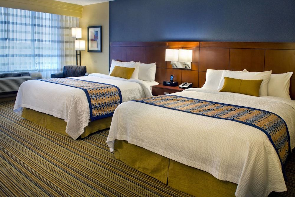 Courtyard by Marriott Newark Downtown 2