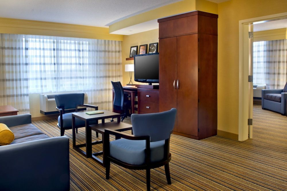 Courtyard by Marriott Newark Downtown 3