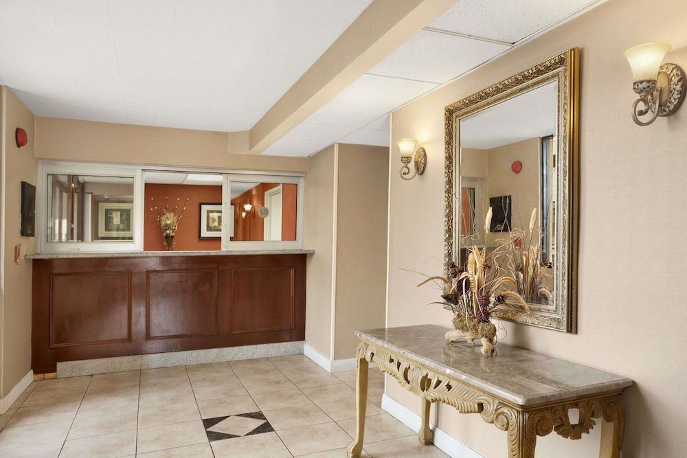 Travelodge Inn & Suites by Wyndham Gardena CA 2 Travelodge Inn & Suites by Wyndham Gardena CA 2