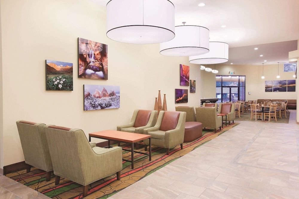 La Quinta Inn & Suites by Wyndham at Zion Park/Springdale 3