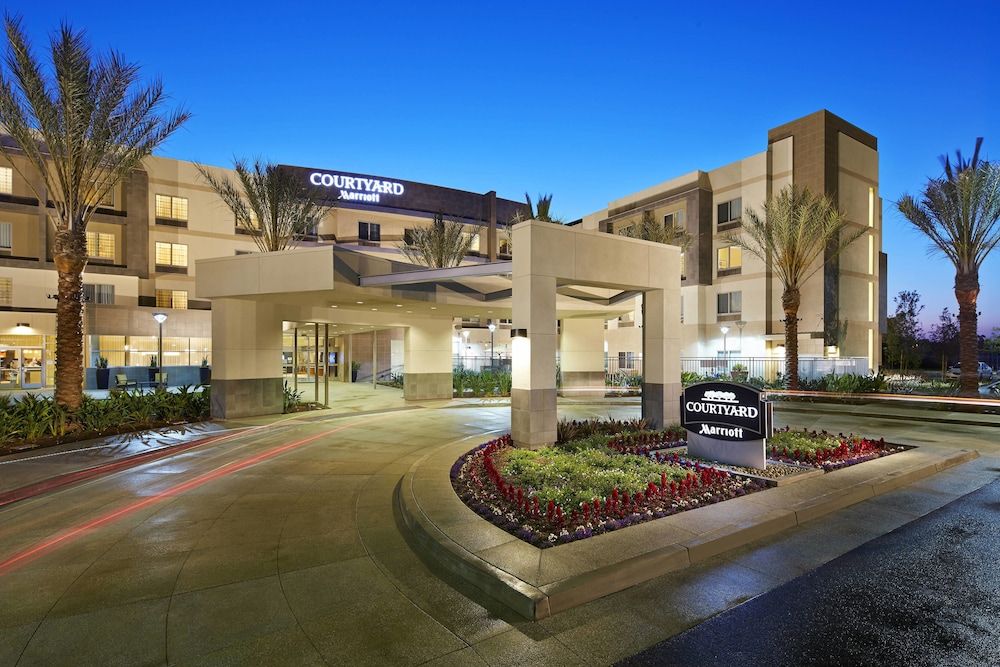 Courtyard Long Beach Airport 1