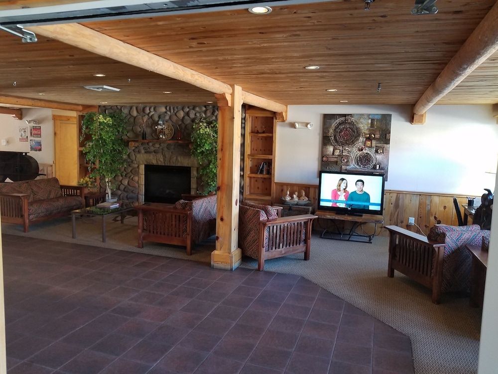 River Canyon Lodge 2