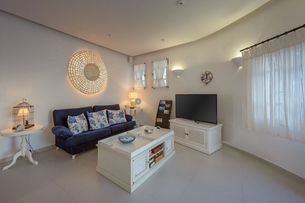 Aspalathras White Hotel 2