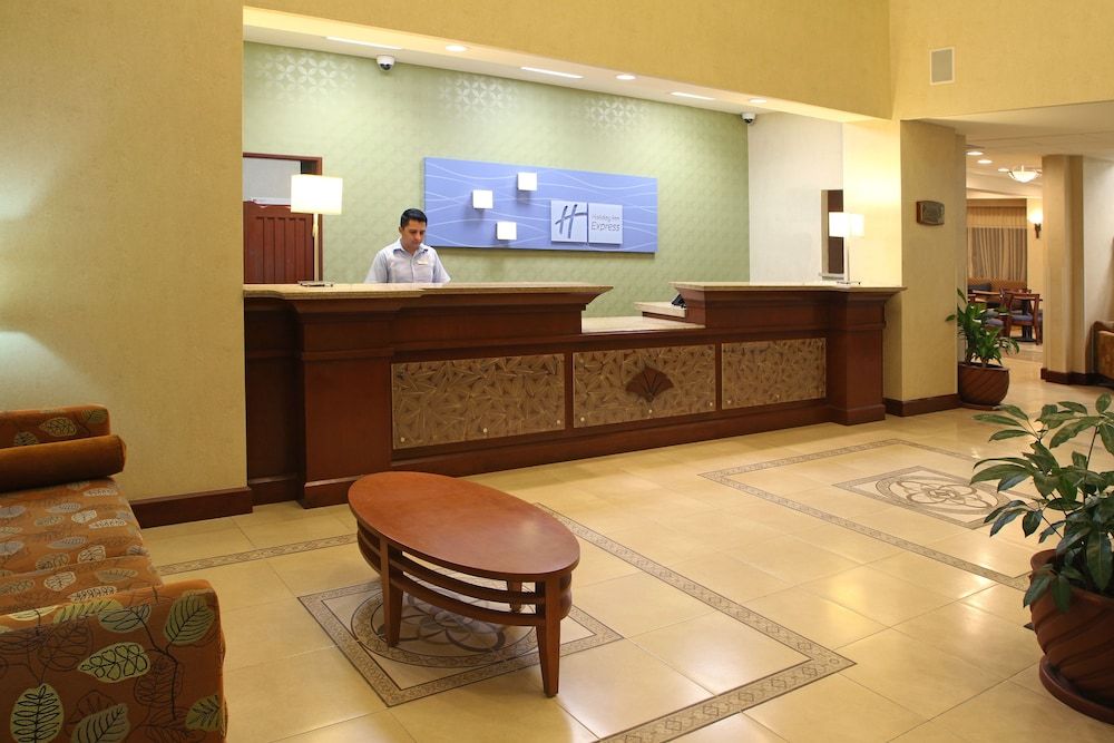Holiday Inn Express & Suites Cuernavaca 2