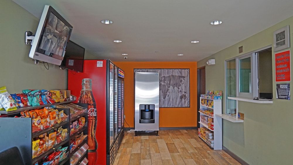 Hawthorne Plaza Inn 2