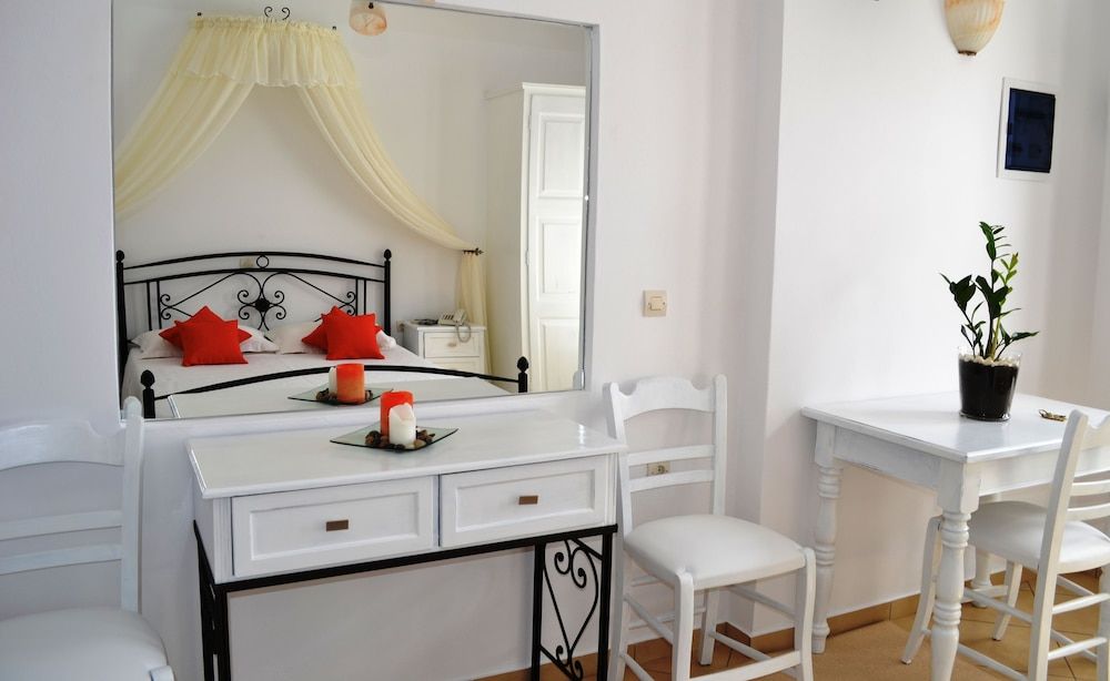 Anthonas Apartments 3