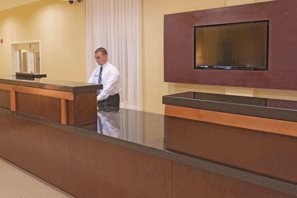 La Quinta Inn & Suites Inglewood 3