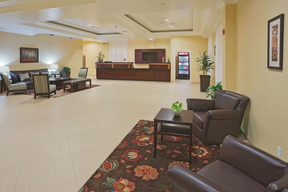 La Quinta Inn & Suites Inglewood 2