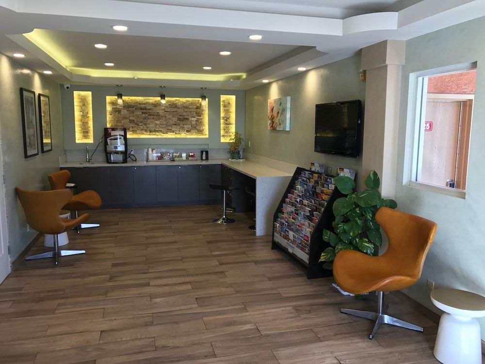 Crystal Inn & Suites 3