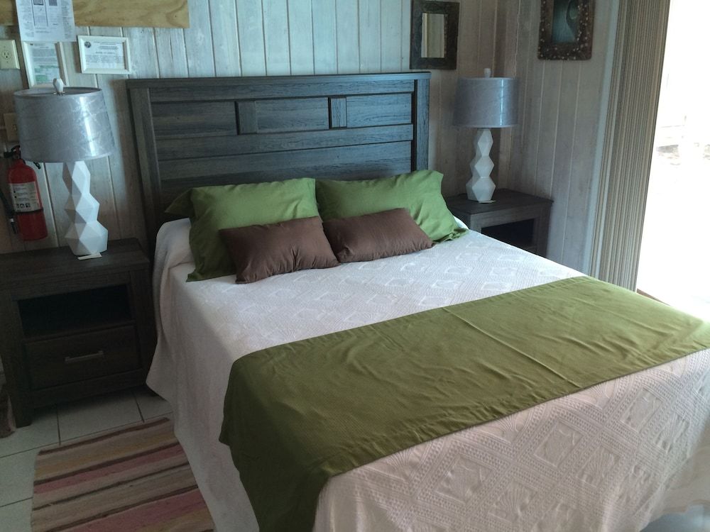 Captain Pips Marina & Hideaway 3