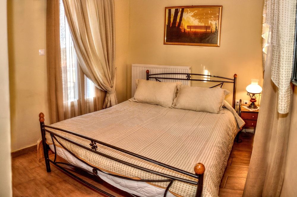 Mainades Maisonettes and Studios 3