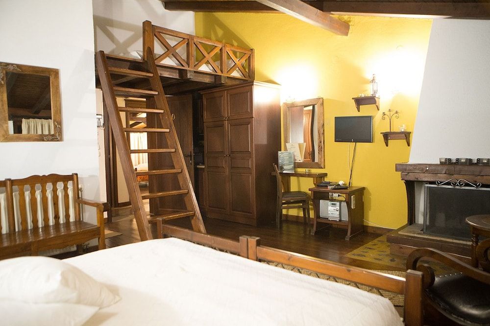 Oikoperiigitis Hotel 2