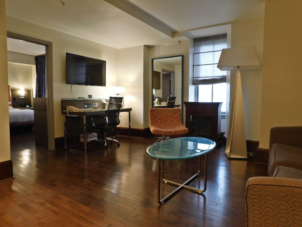 The Tudor Arms Cleveland - a DoubleTree by Hilton 1 The Tudor Arms Cleveland - a DoubleTree by Hilton 1