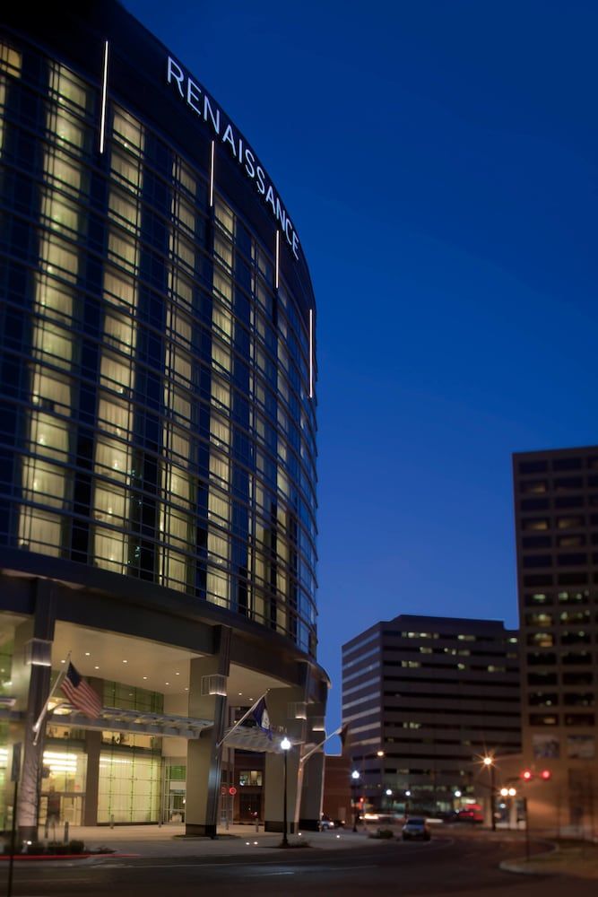 Renaissance Arlington Capital View Hotel 1