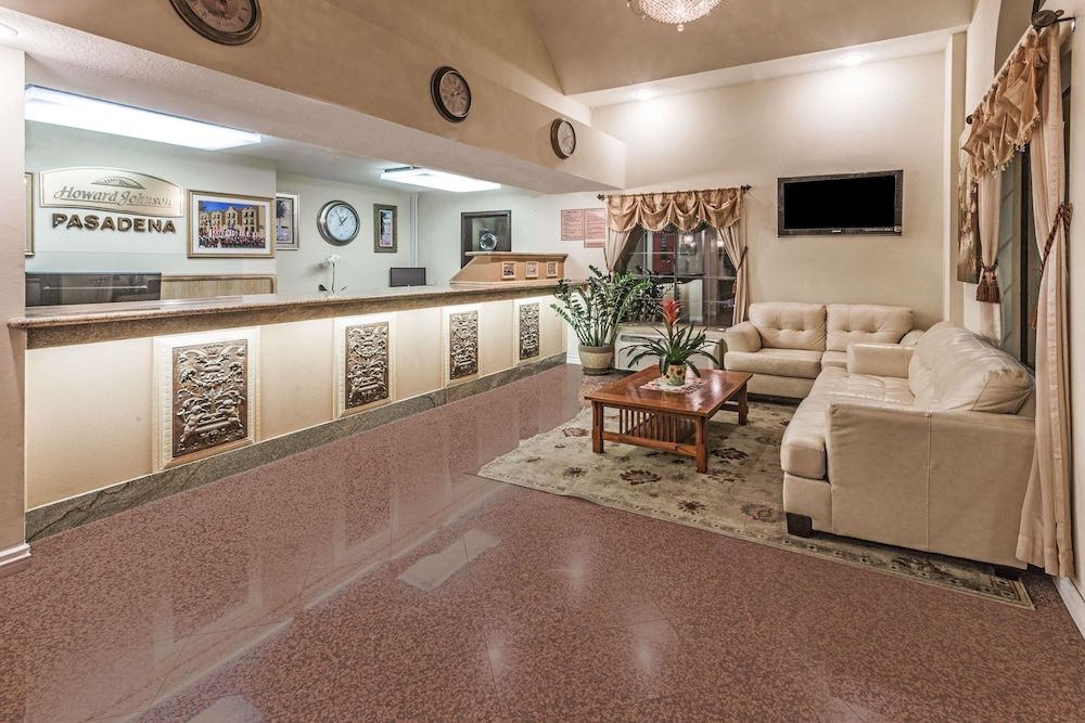 Howard Johnson by Wyndham Pasadena 2
