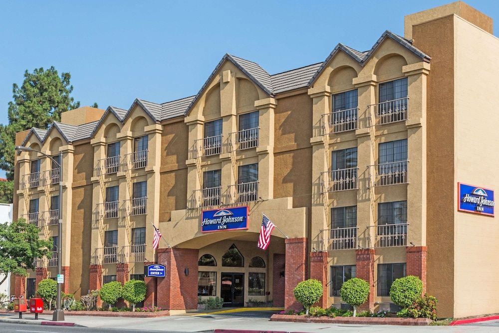 Howard Johnson by Wyndham Pasadena 1