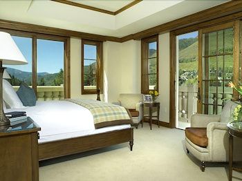 Legendary Lodging at the Ritz-Carlton Residences 3