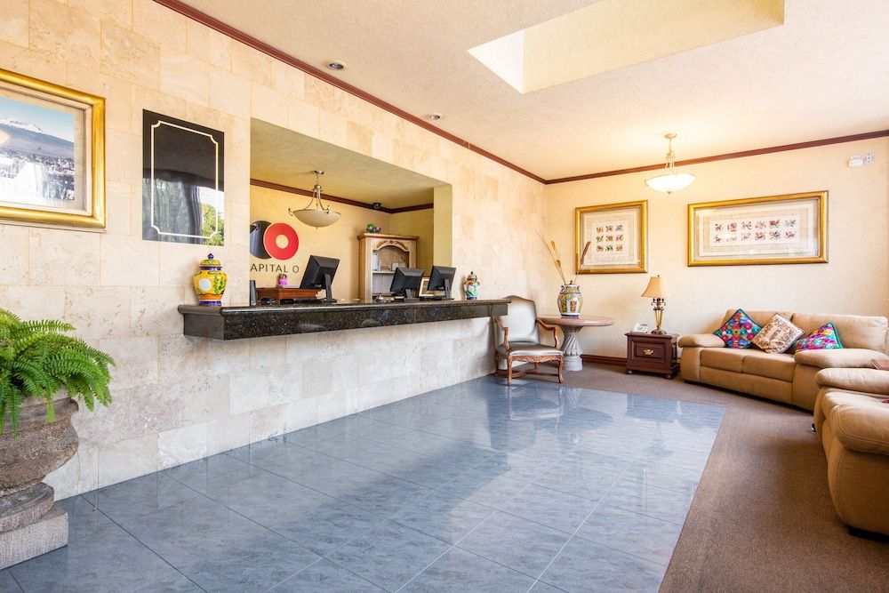 Howard Johnson By Wyndham Toluca 3