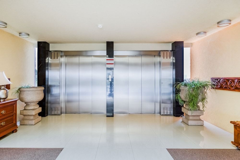 Howard Johnson By Wyndham Toluca 2