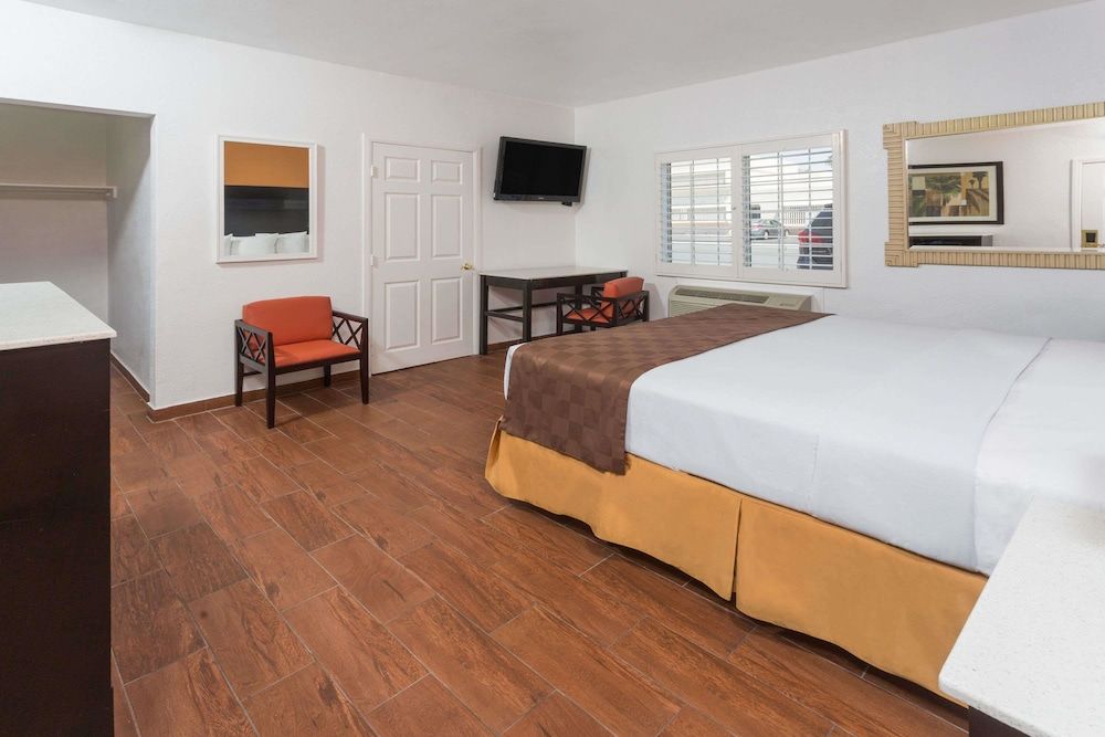 Knights Inn Palm Springs 3