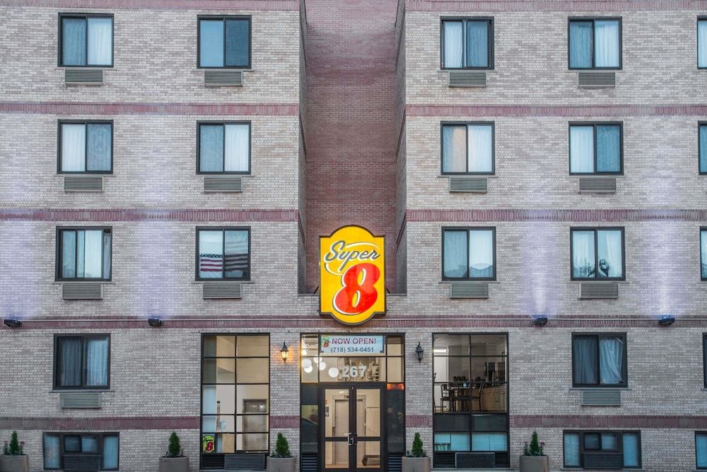 Super 8 by Wyndham Brooklyn / Park Slope Hotel 1