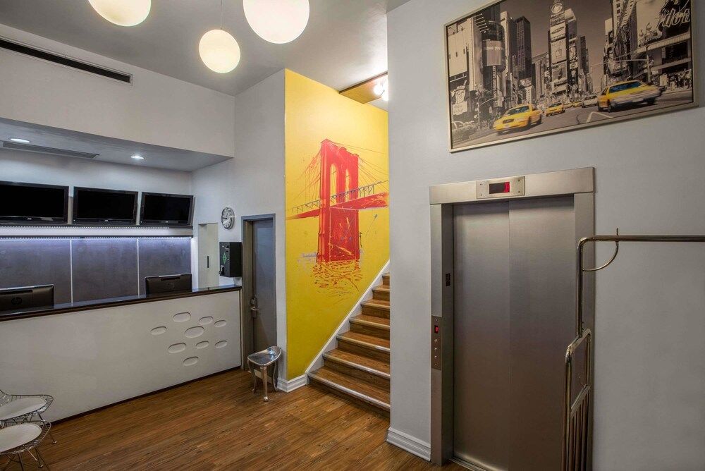 Super 8 by Wyndham Brooklyn / Park Slope Hotel 3