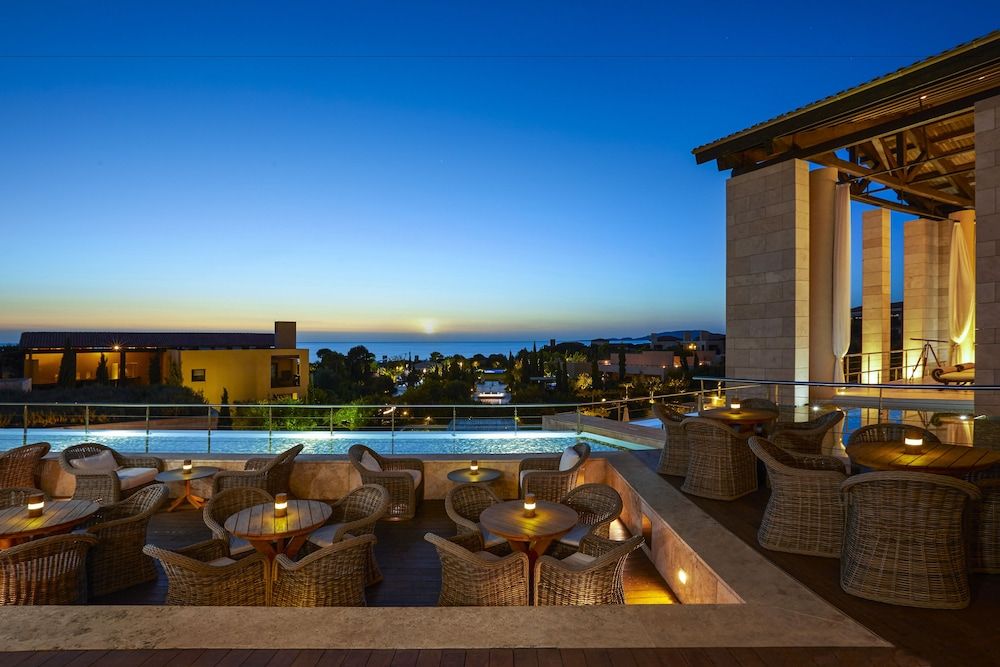 The Romanos, A Luxury Collection Resort 3