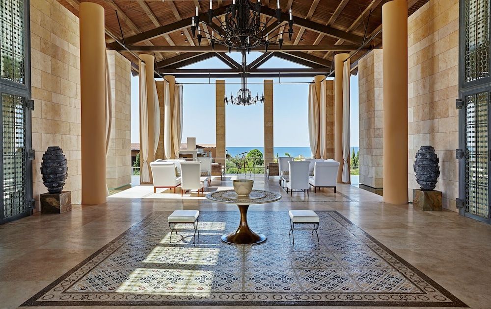 The Romanos, A Luxury Collection Resort 2