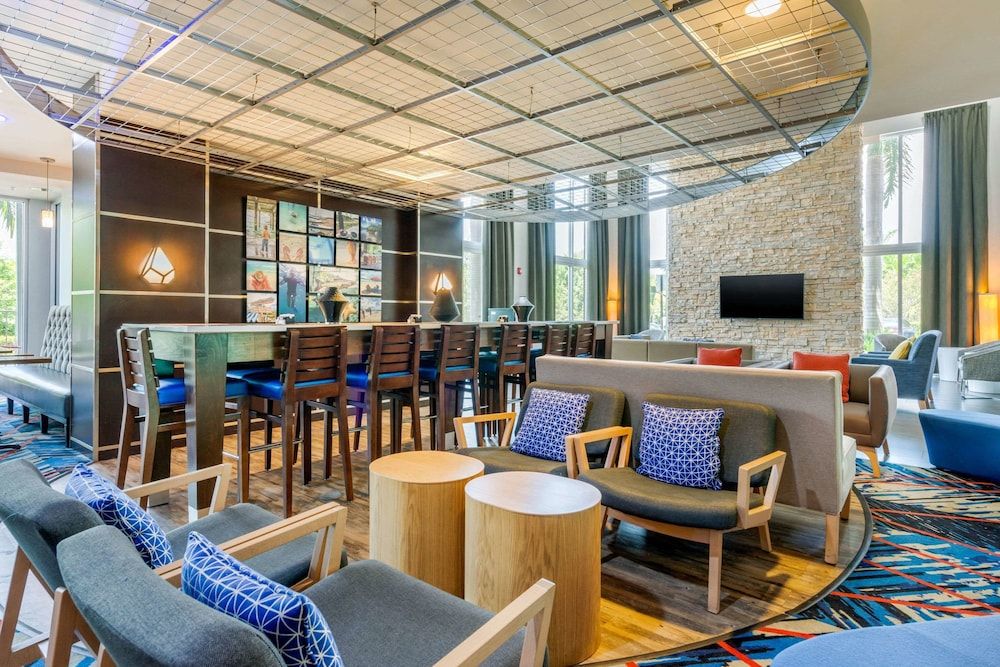 Cambria Suites Airport South & Cruise Port 3