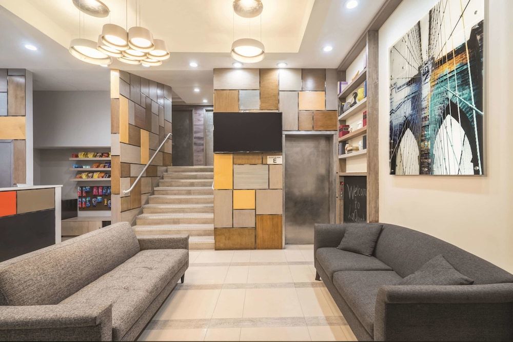 La Quinta Inn & Suites by Wyndham Brooklyn Downtown 3