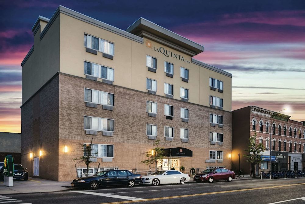 La Quinta Inn & Suites by Wyndham Brooklyn Downtown 1