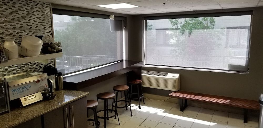 Airport Waterfront Inn 2 Airport Waterfront Inn 2