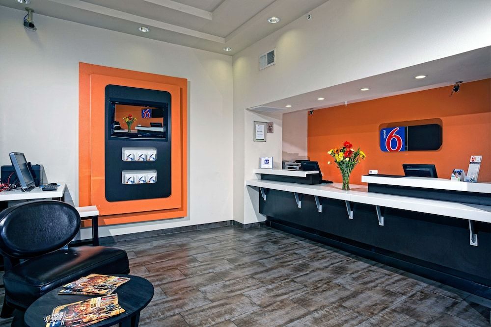 Motel 6 Newport Beach 2